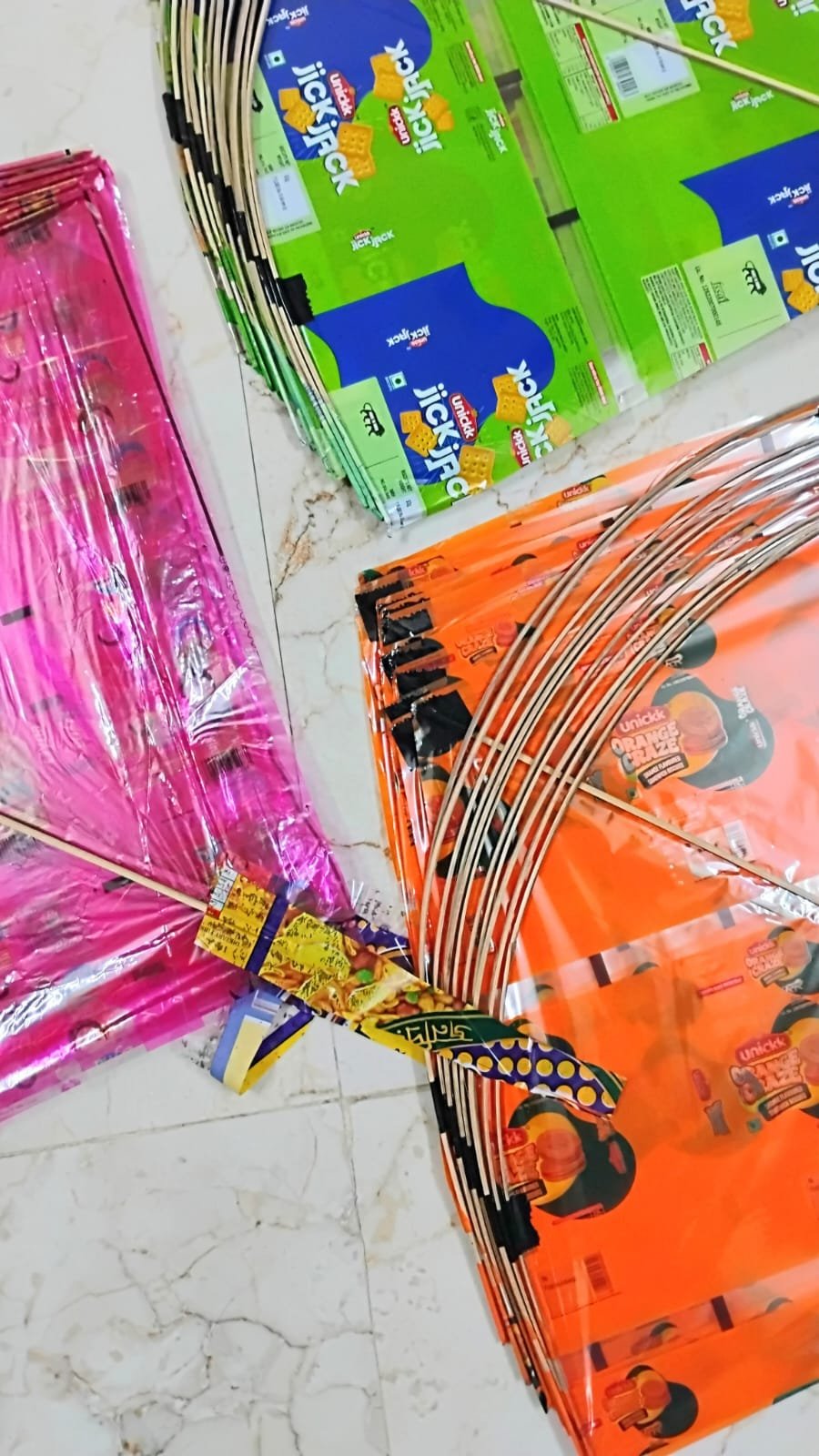 Plastic ponia Kite - Multicolour designs (pack of 100pcs) - Image 5