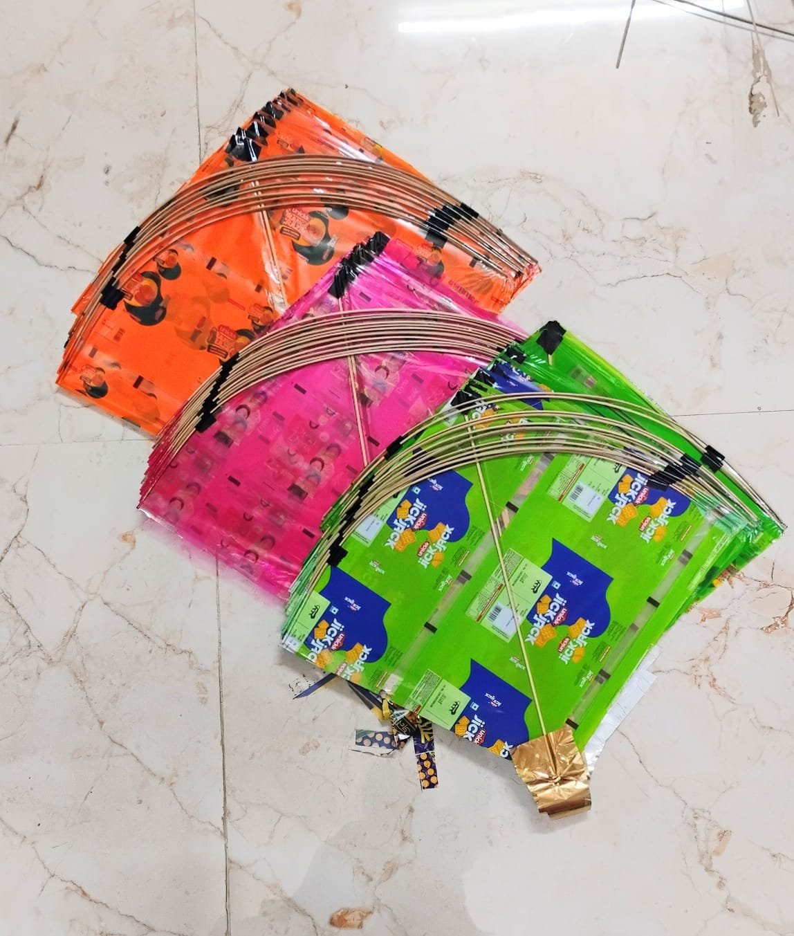 Plastic ponia Kite - Multicolour designs (pack of 100pcs) - Image 2